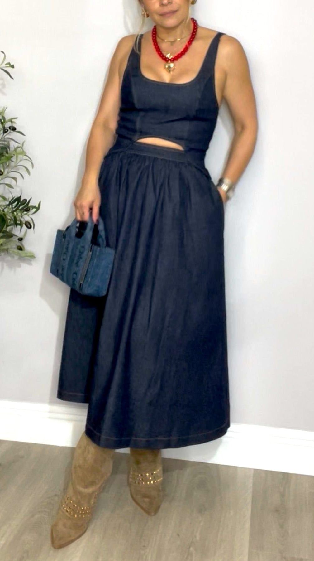 denim cutout dress Dark Wash Maxi Styling a Closet Staple: bright 34 inch Waist 255 Size:52 Long Jacket+46 Waist Adjust 42 to 48)(Height:6