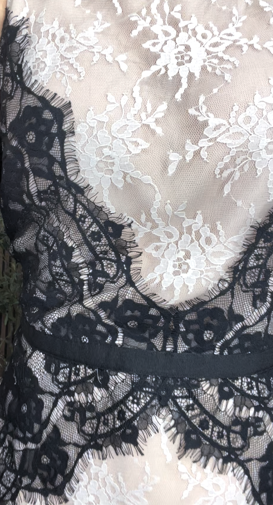 Sleeveless lace blouse - 33844