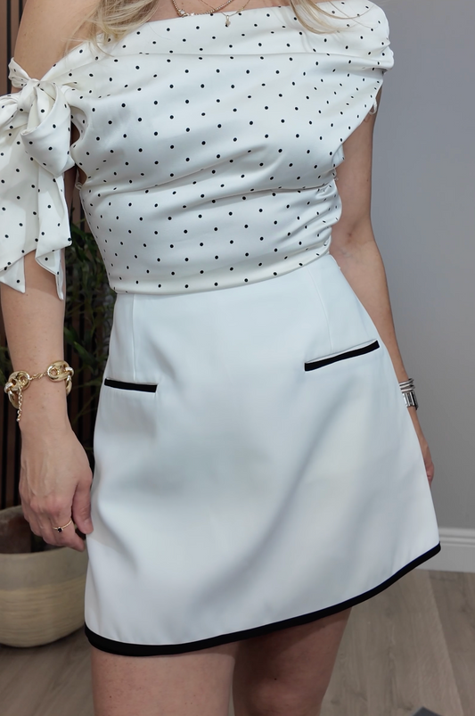 Minimalist Contrast-Trim Mini Skort - 34120