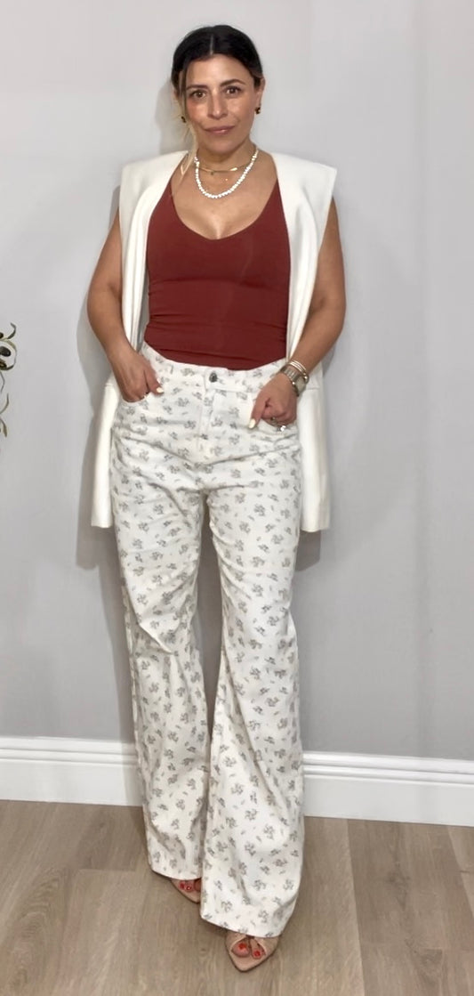 Floral Print High-Waisted Jeans - 33581