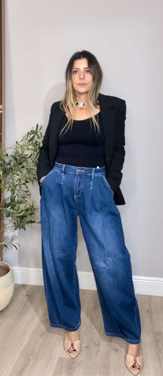 High-Waisted Wide-Leg Blue Jeans with Pleated Detail - 31516