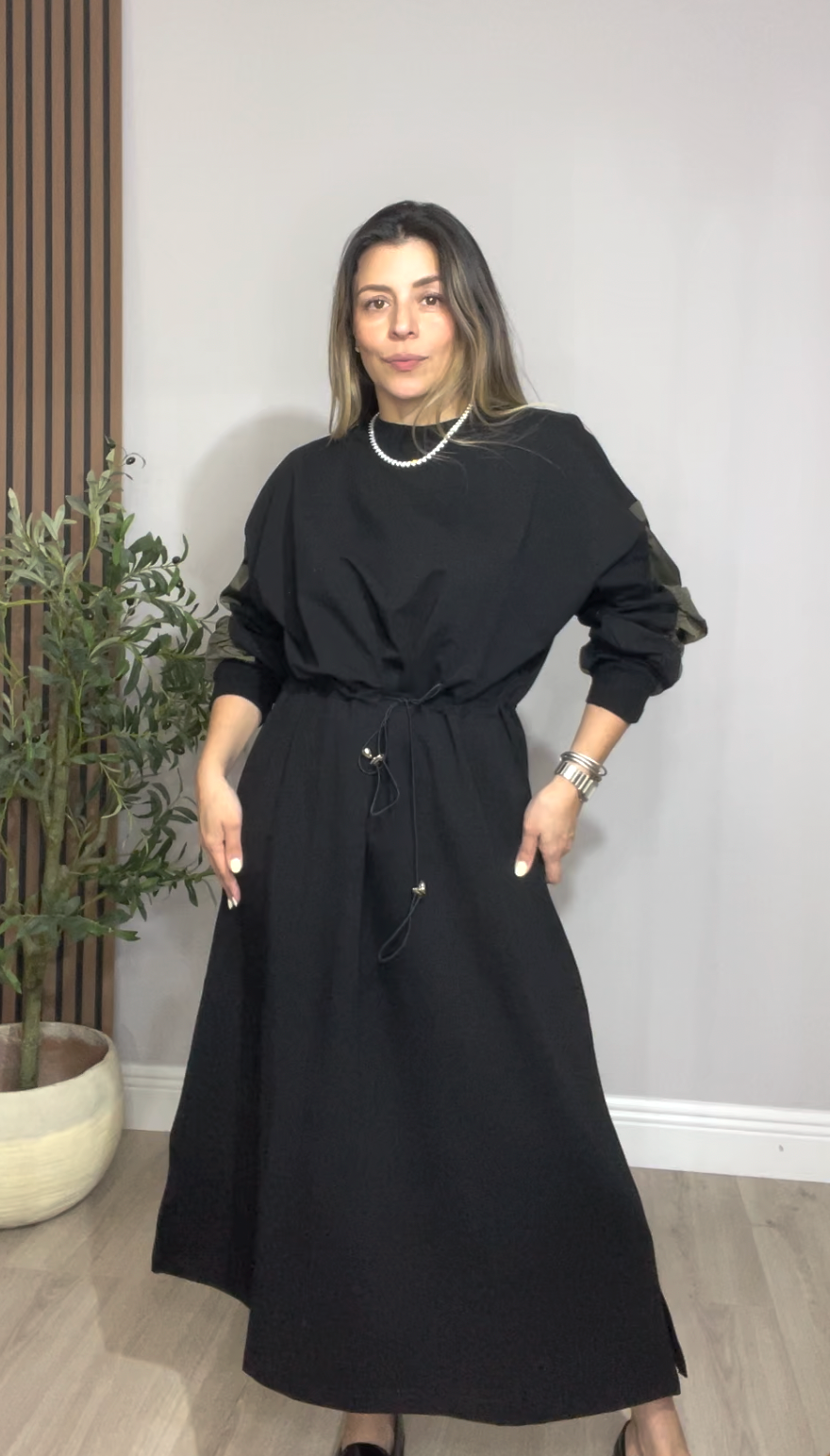 Contrast Sleeve Midi Dress – Black & Olive - 33352