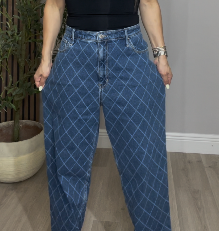 High-Rise Diamond Pattern Straight-Leg Jeans - 33505