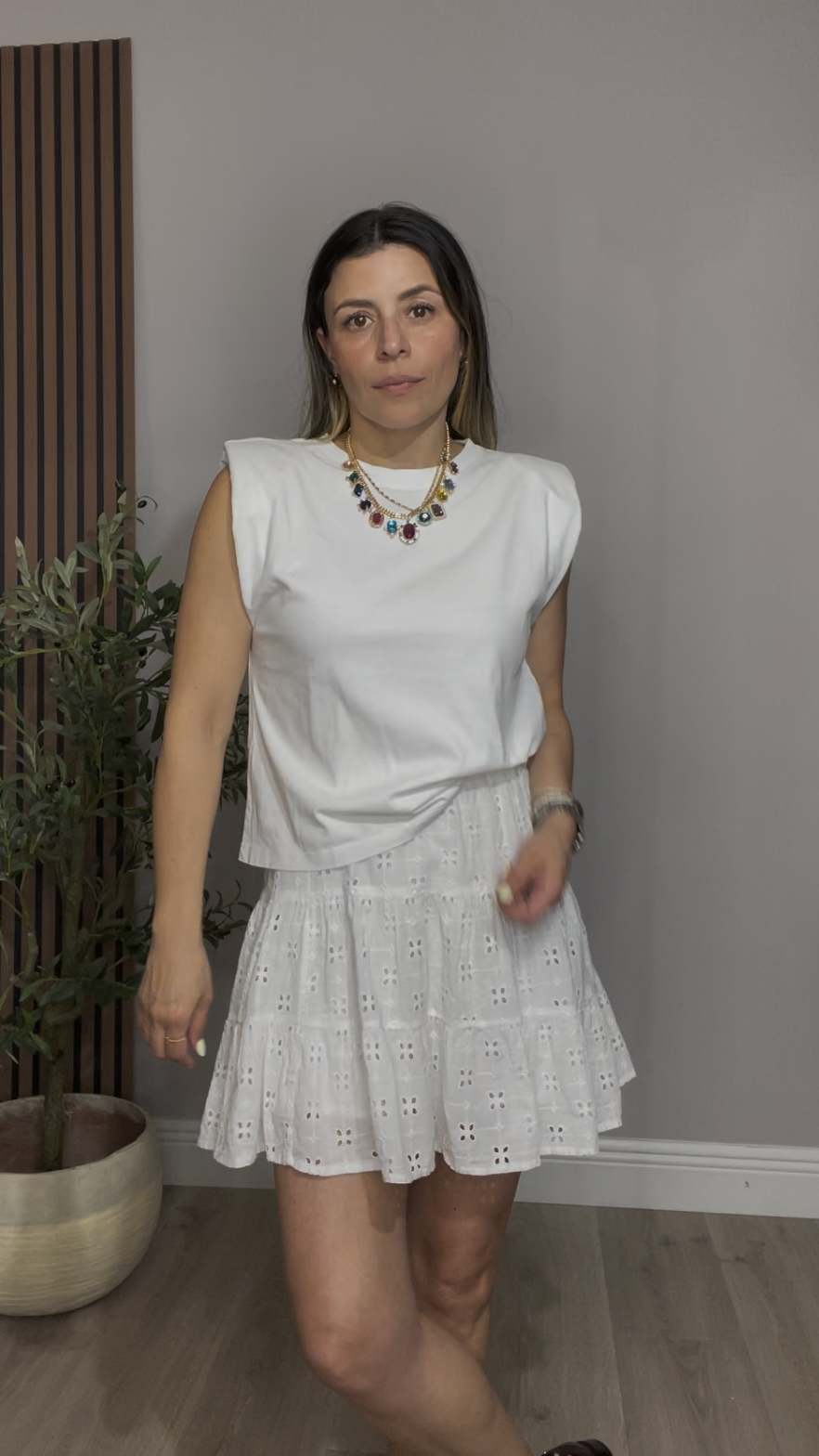 Minimalist White Structured Sleeveless Top - 33503