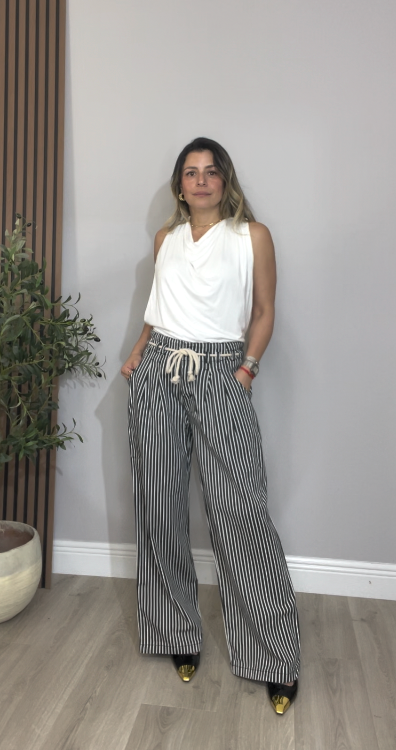 Black & White Striped Wide-Leg Jeans - 33638