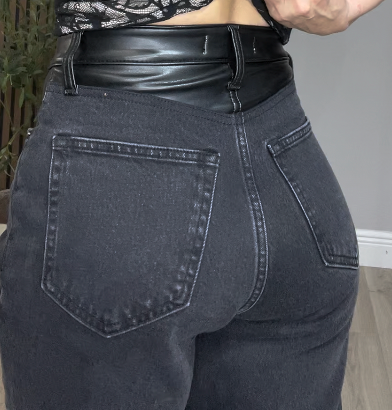 High-waisted black straight-leg jeans -  33740