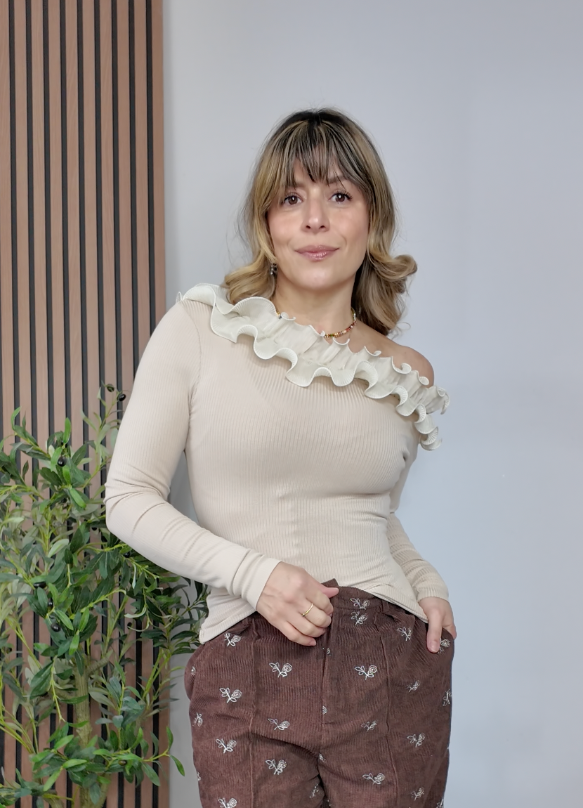 Asymmetric Ruffle-Trimmed Ribbed Blouse - 33969