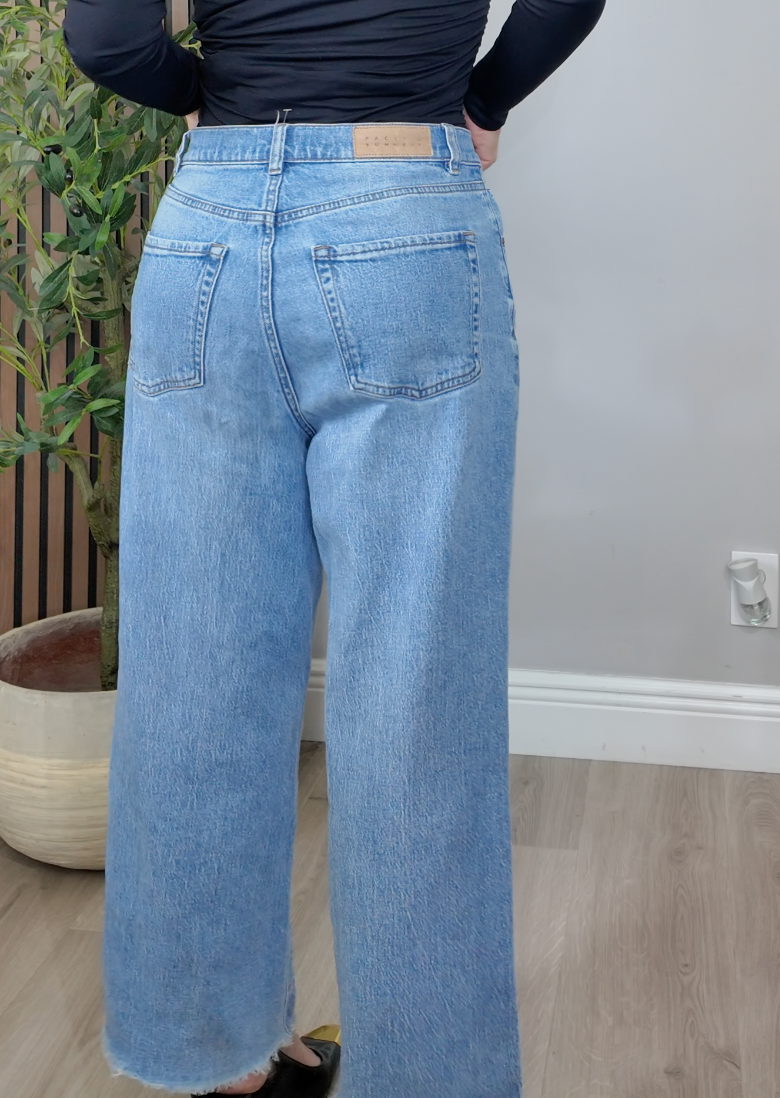 Wide-Leg Raw Hem Denim Jeans - 33836