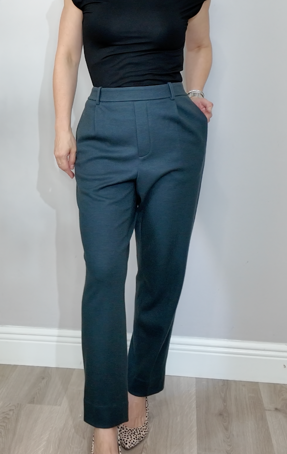 Vince. High-Rise Pleated Trousers in Teal - 34495