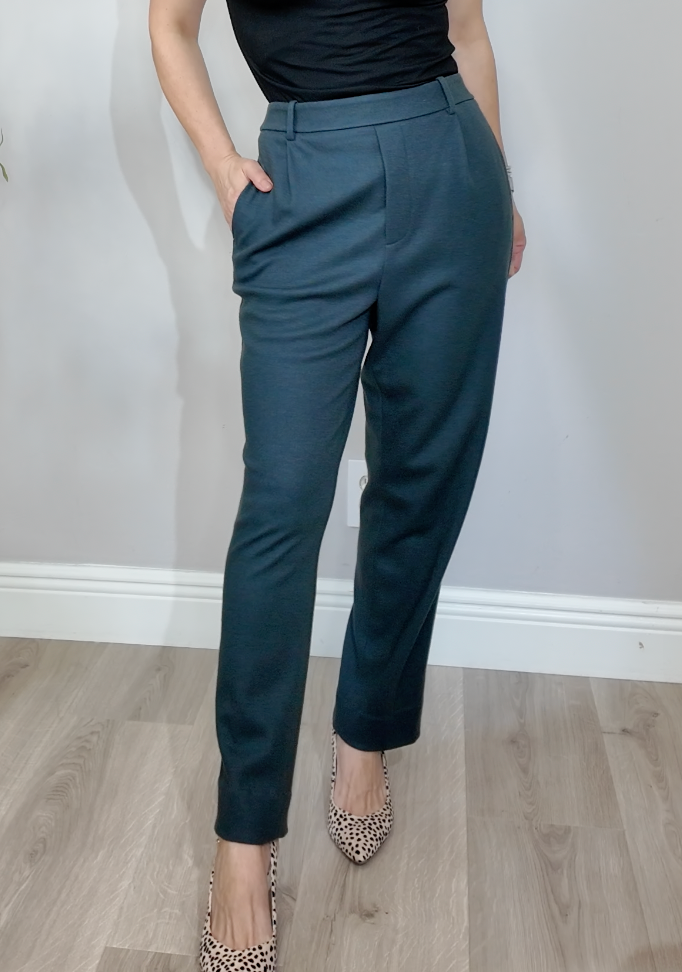 Vince. High-Rise Pleated Trousers in Teal - 34495
