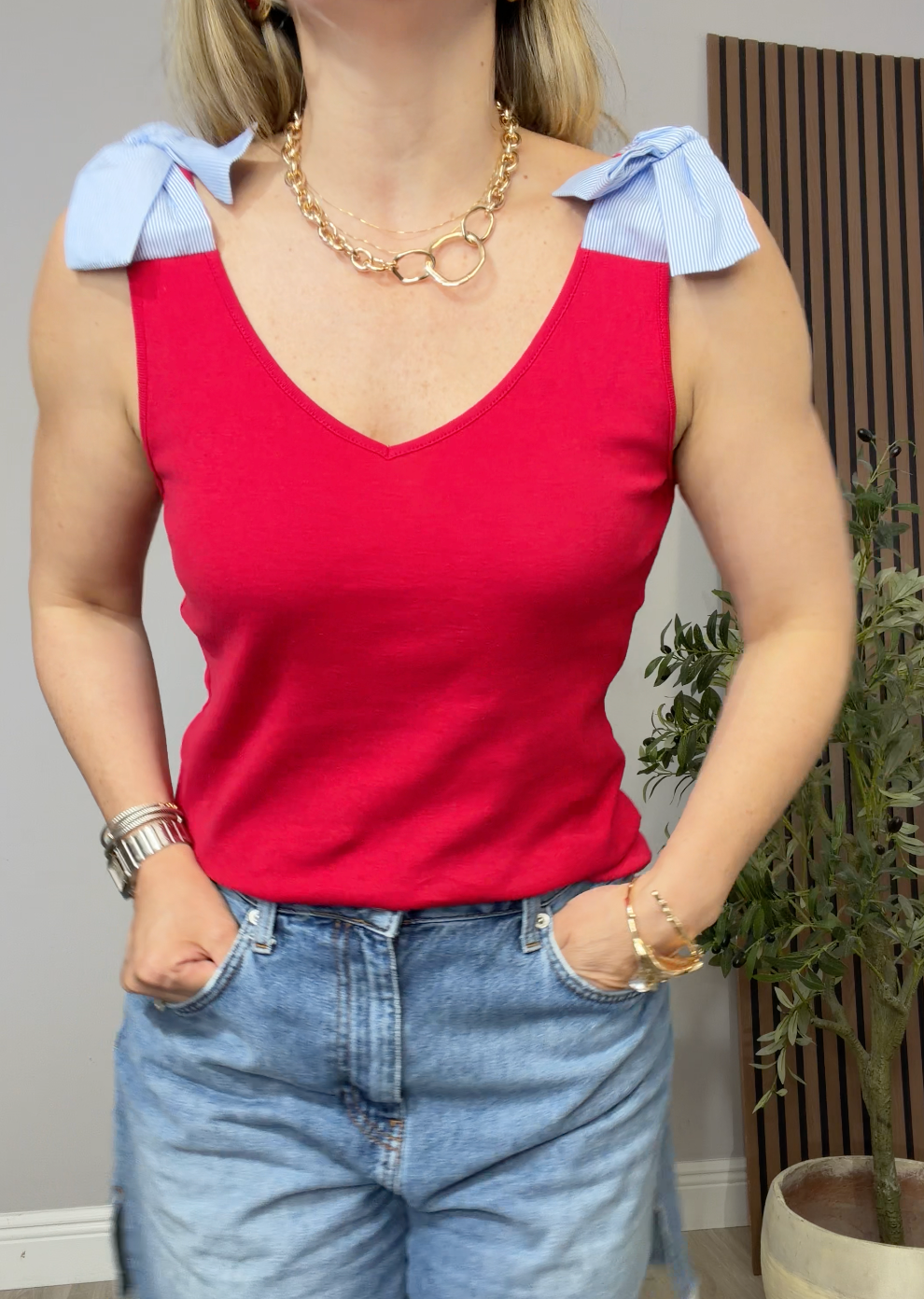 Red Bow-Detail Sleeveless Top - 34946