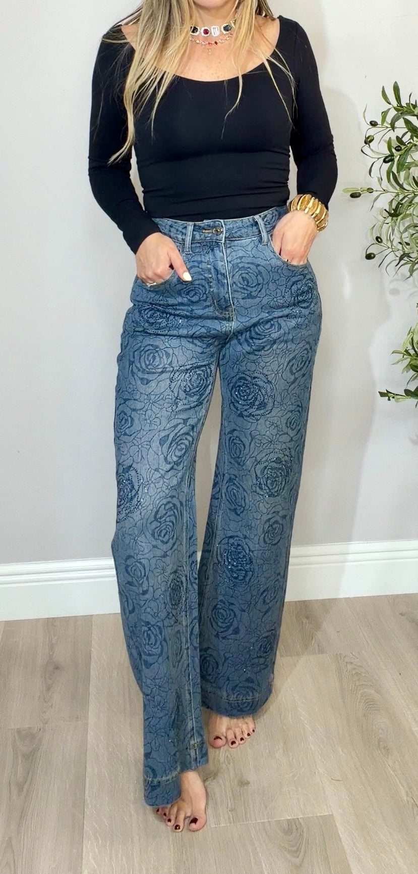 Crystal-Embellished Floral Patch Denim Jeans - 32326